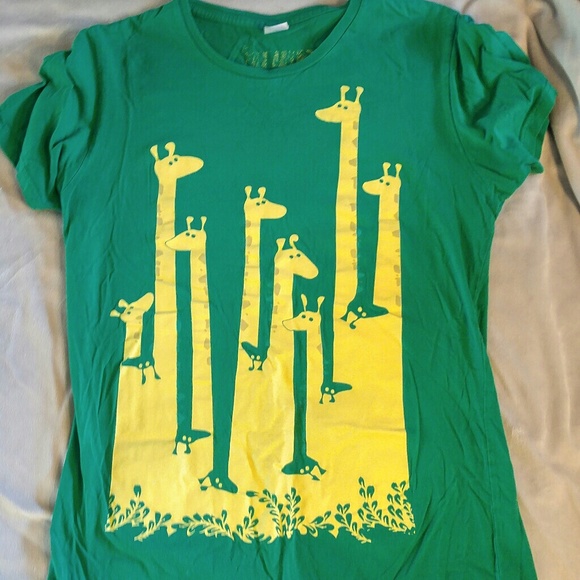 Threadless Tops - Giraffe lovers super-soft shirt / bundle requirement